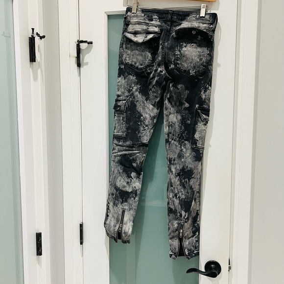 Guess Jeans - Picture 4 of 6